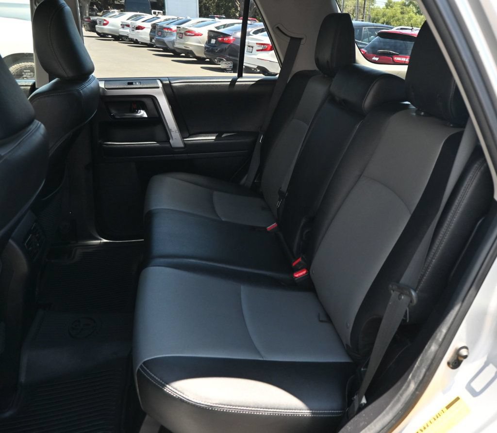 Used 2021 Toyota 4Runner SR5 Premium w/ Moonroof Package AWD/4WD image 17