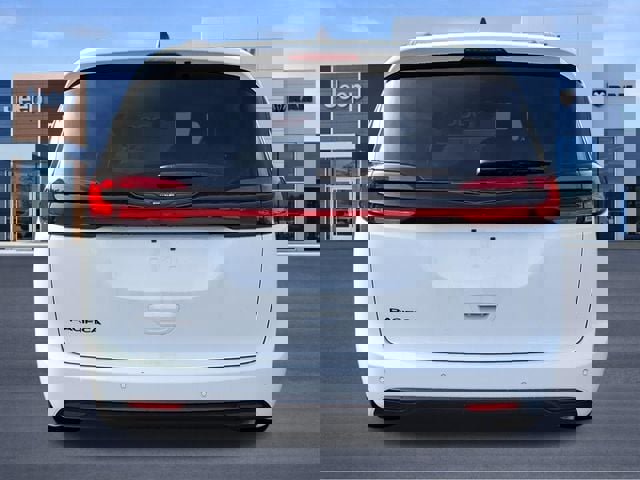 New 2025 Chrysler Pacifica Select w/ Fav Edition Package FWD image 7