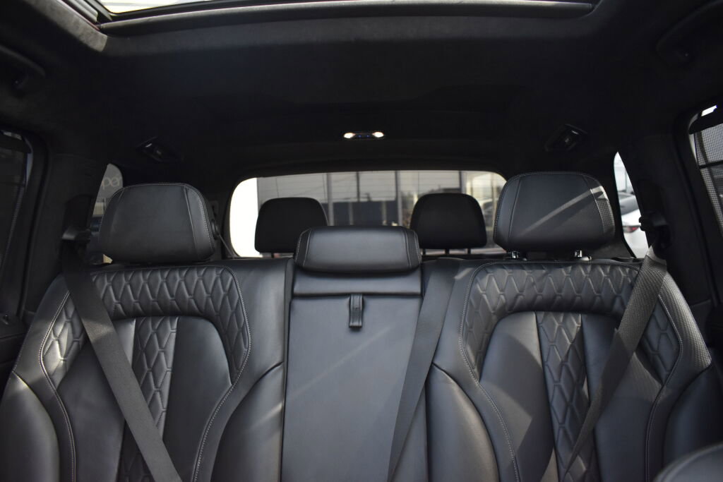 Used 2019 BMW X7 xDrive50i w/ M Sport Package image 26