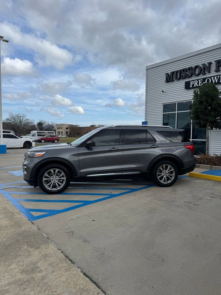 Used 2022 Ford Explorer Limited w/ Equipment Group 301A image 3