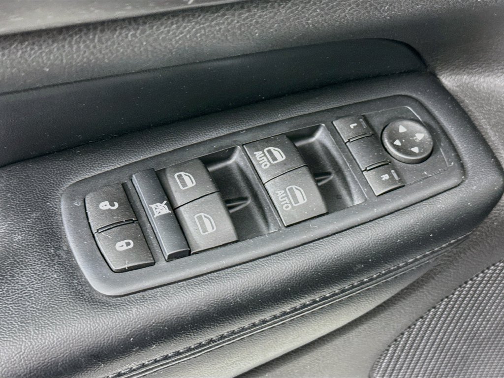 Used 2016 Jeep Grand Cherokee Laredo w/ Quick Order Package 23E AWD/4WD image 17
