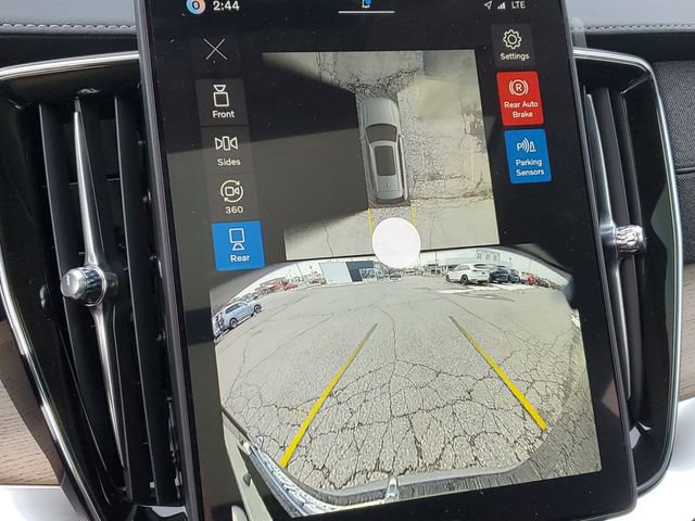 New 2026 Volvo XC90 B6 Plus w/ Protection Package Premier image 17