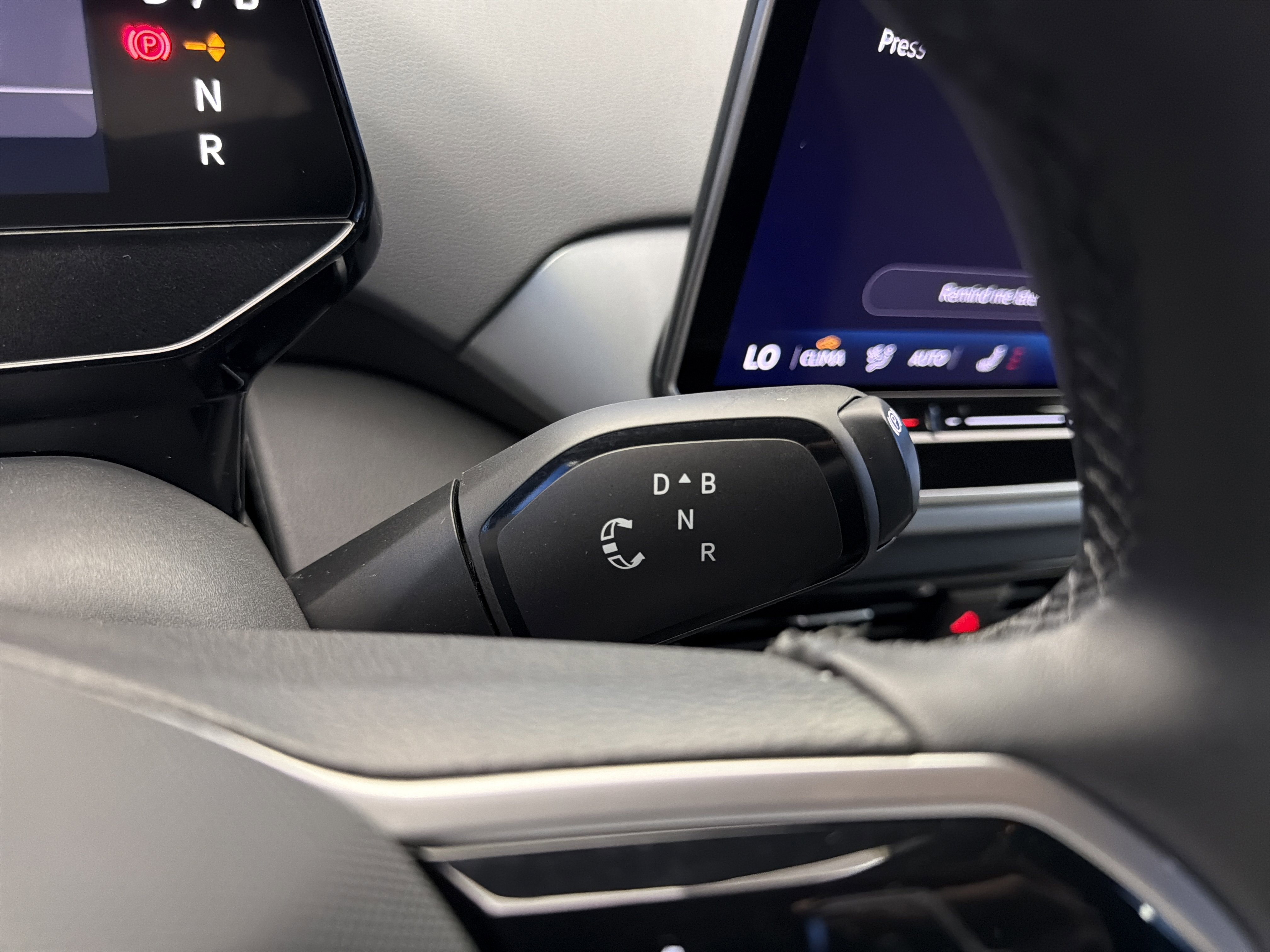 Certified 2025 Volkswagen ID.4 Pro AWD/4WD image 18