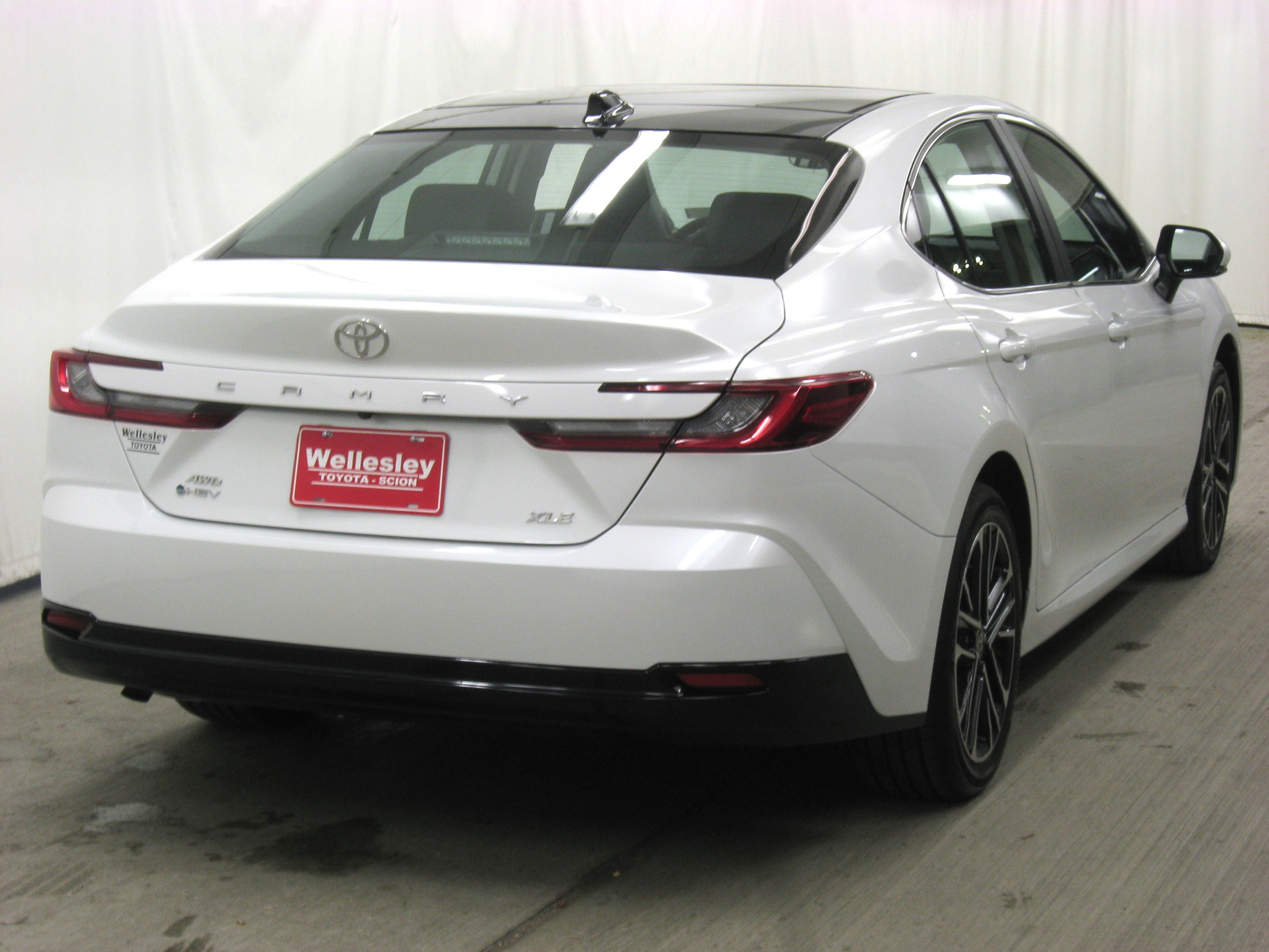 Used 2025 Toyota Camry XLE image 7