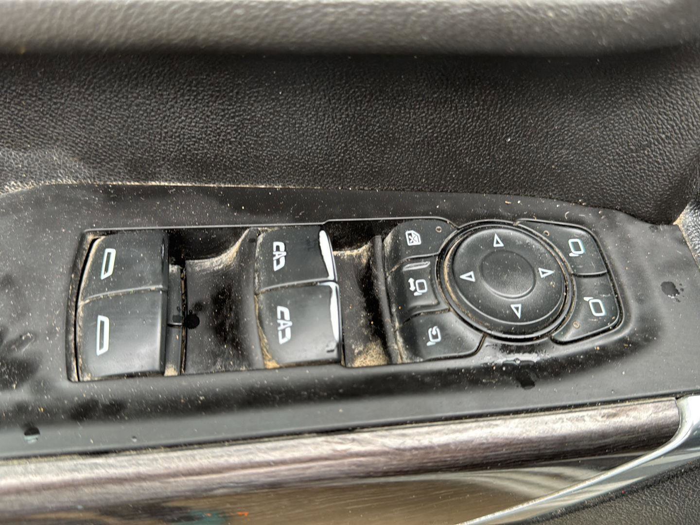 Used 2021 Chevrolet Silverado 3500 LTZ w/ LTZ Convenience Package image 13