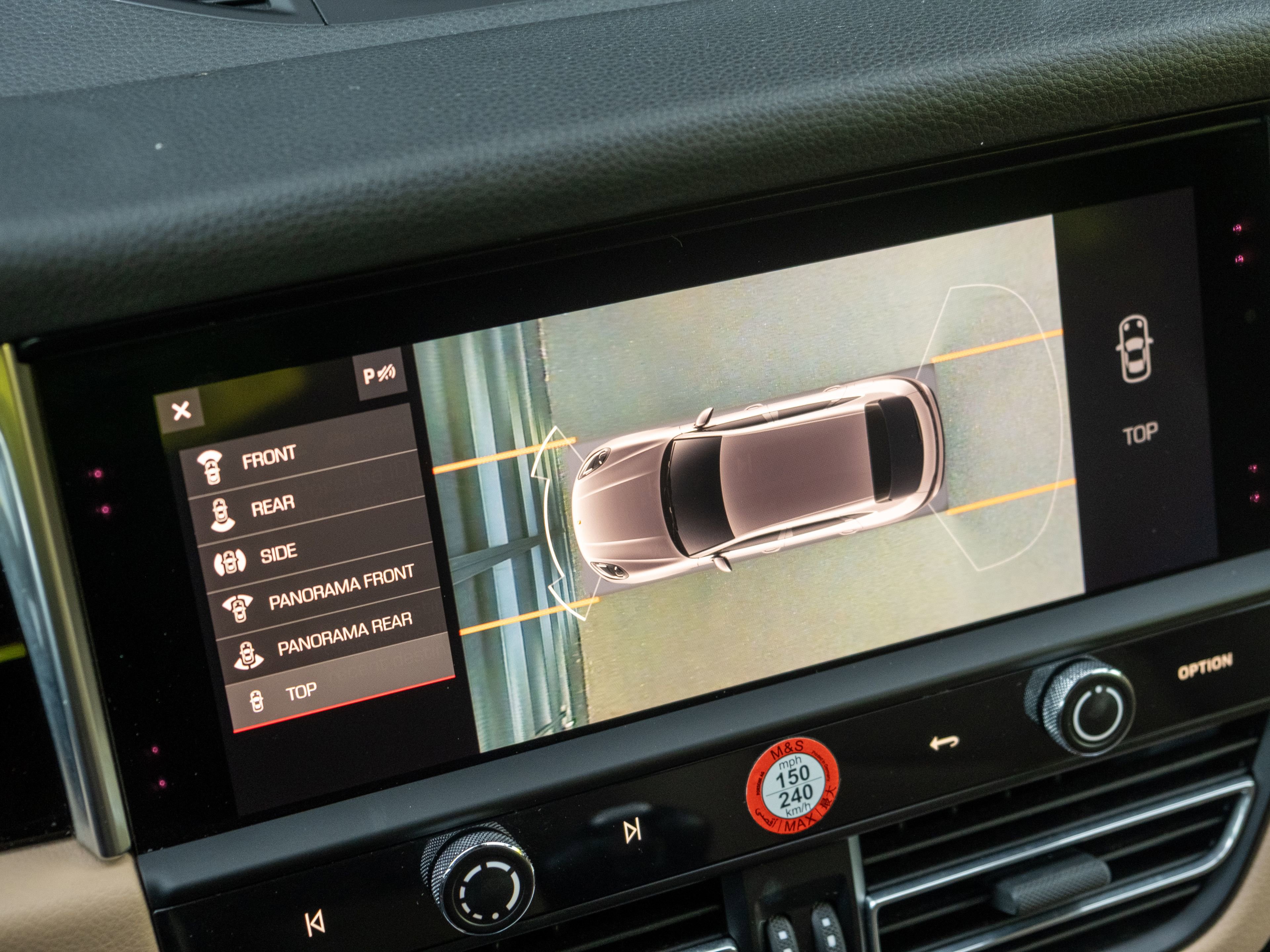 Certified 2022 Porsche Macan AWD/4WD image 31