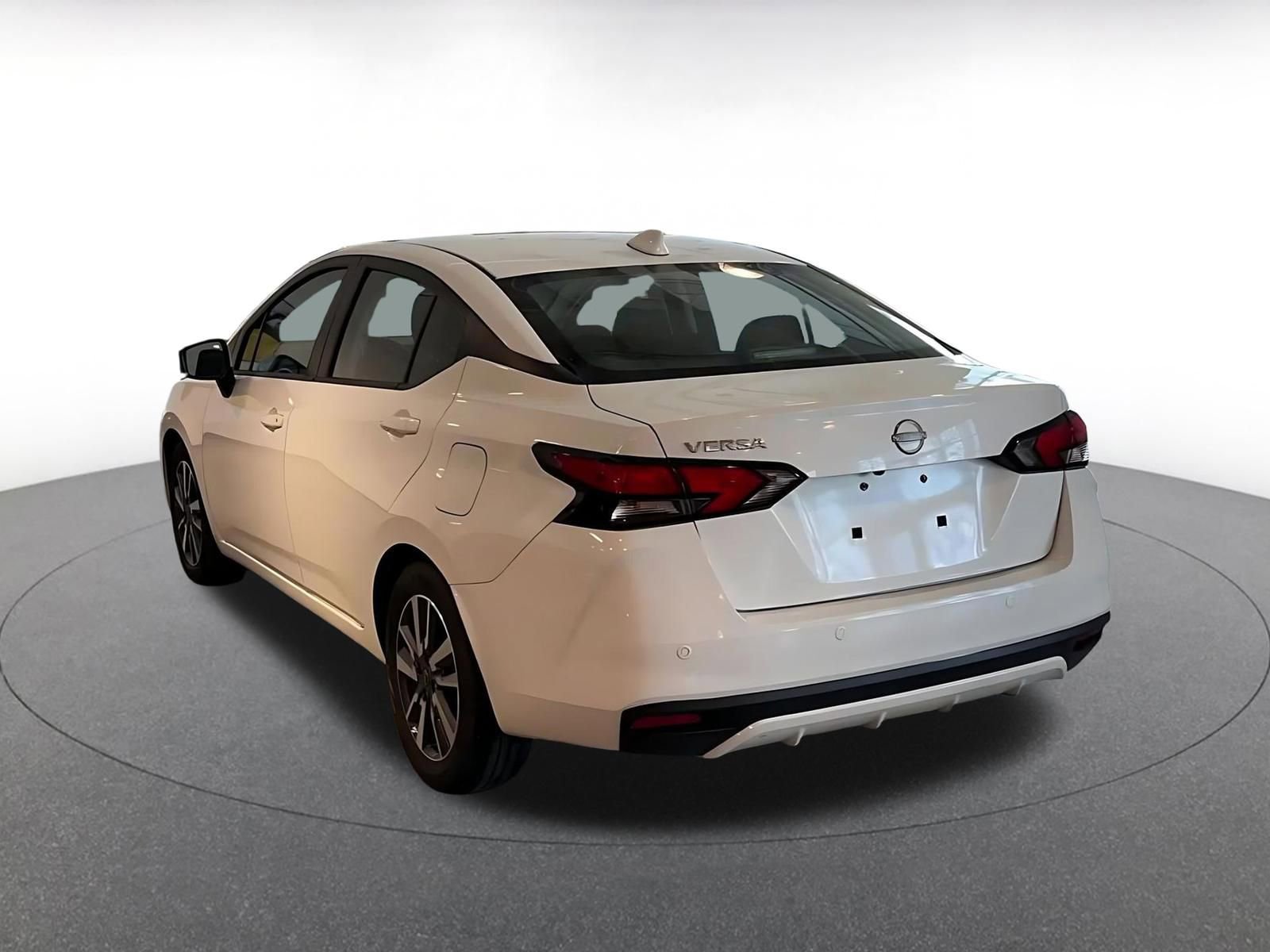 Used 2025 Nissan Versa SV image 10