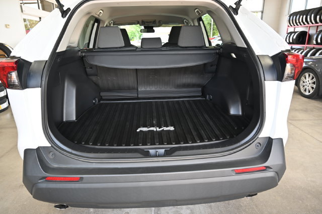 Used 2022 Toyota RAV4 XLE AWD/4WD image 28
