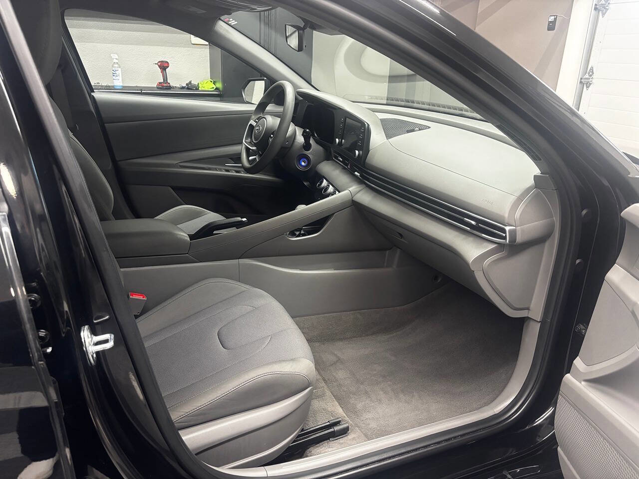 Used 2023 Hyundai Elantra SE FWD image 21