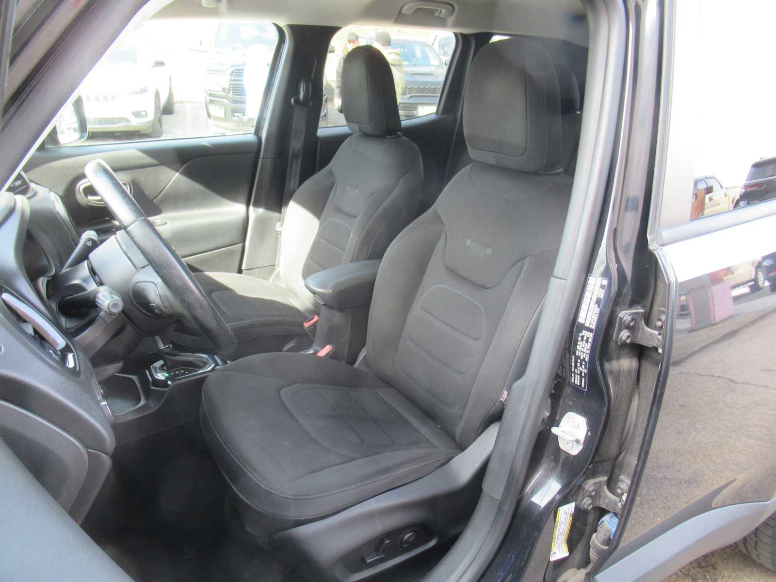 Used 2016 Jeep Renegade Latitude image 15