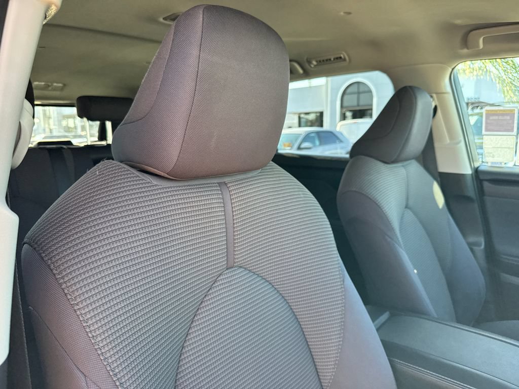 Used 2023 Toyota Highlander LE AWD/4WD image 14