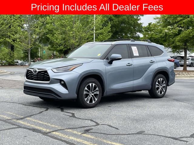 Used 2021 Toyota Highlander XLE FWD video 1