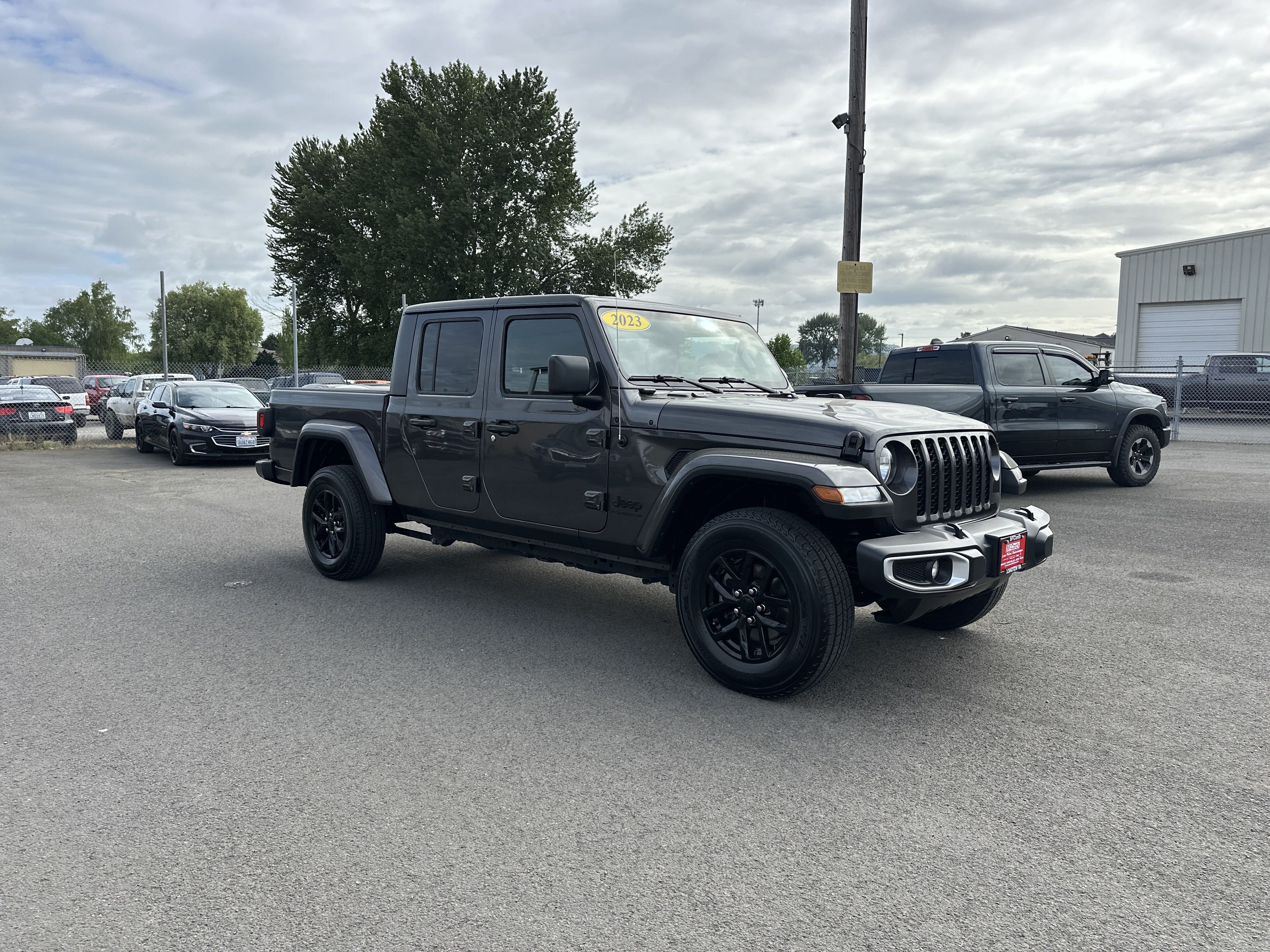 Used 2023 Jeep Gladiator Sport AWD/4WD image 7