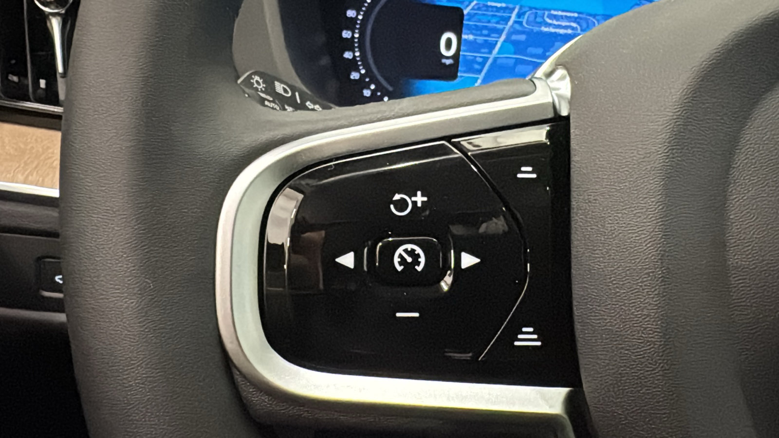 New 2026 Volvo XC60 B5 Ultra w/ Protection Package Premier AWD/4WD image 13