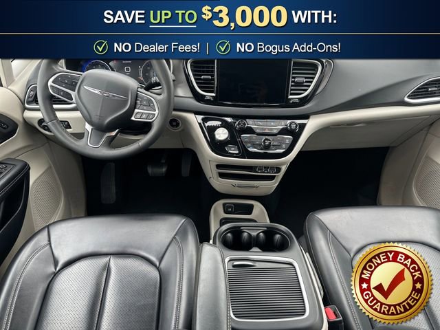 Used 2023 Chrysler Pacifica Touring-L image 17