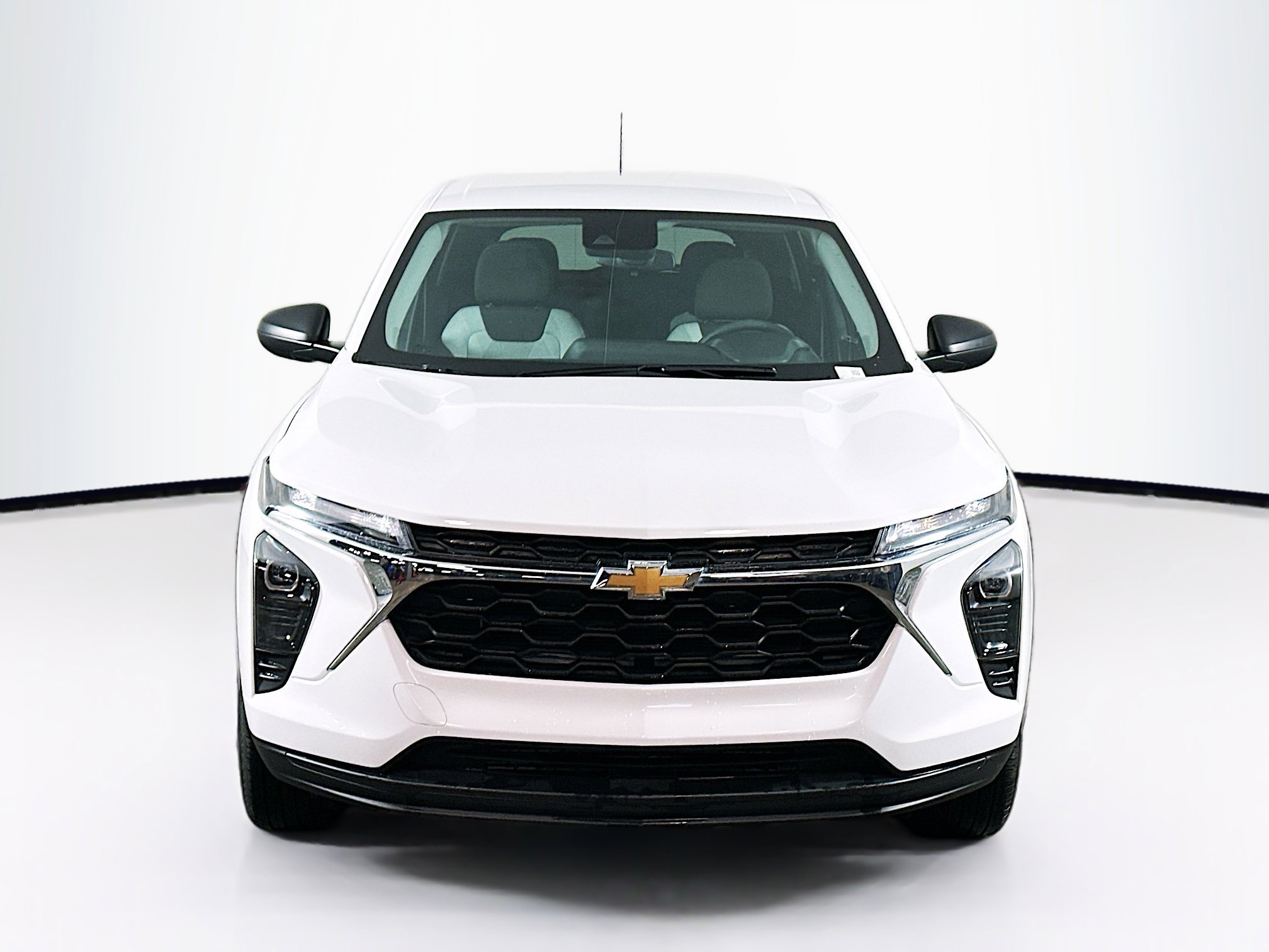 Used 2025 Chevrolet Trax LS image 2