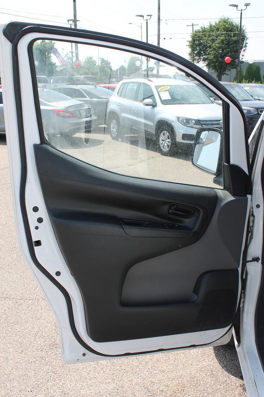Used 2018 Nissan NV200 S w/ Back Door Glass Package image 9