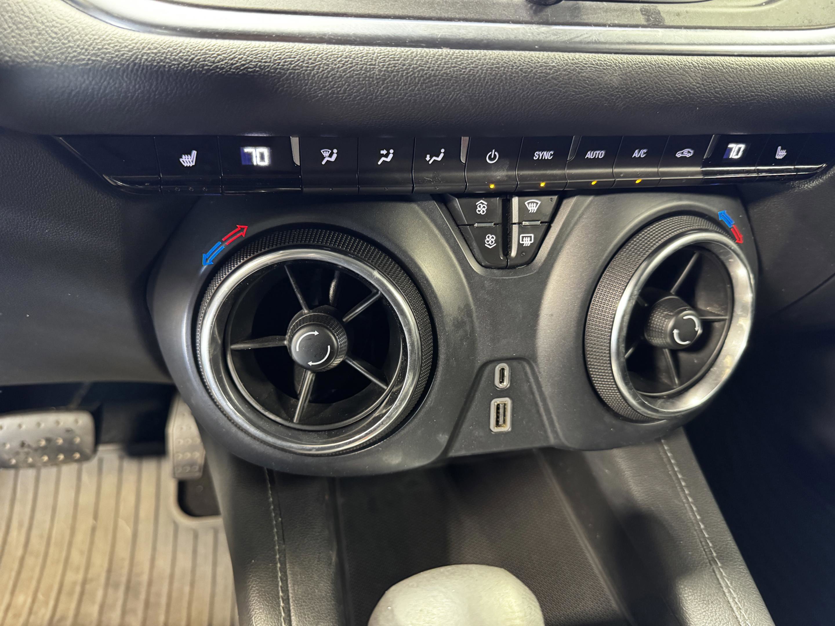 Used 2019 Chevrolet Blazer LT w/ Sun and Wheels Package FWD image 17