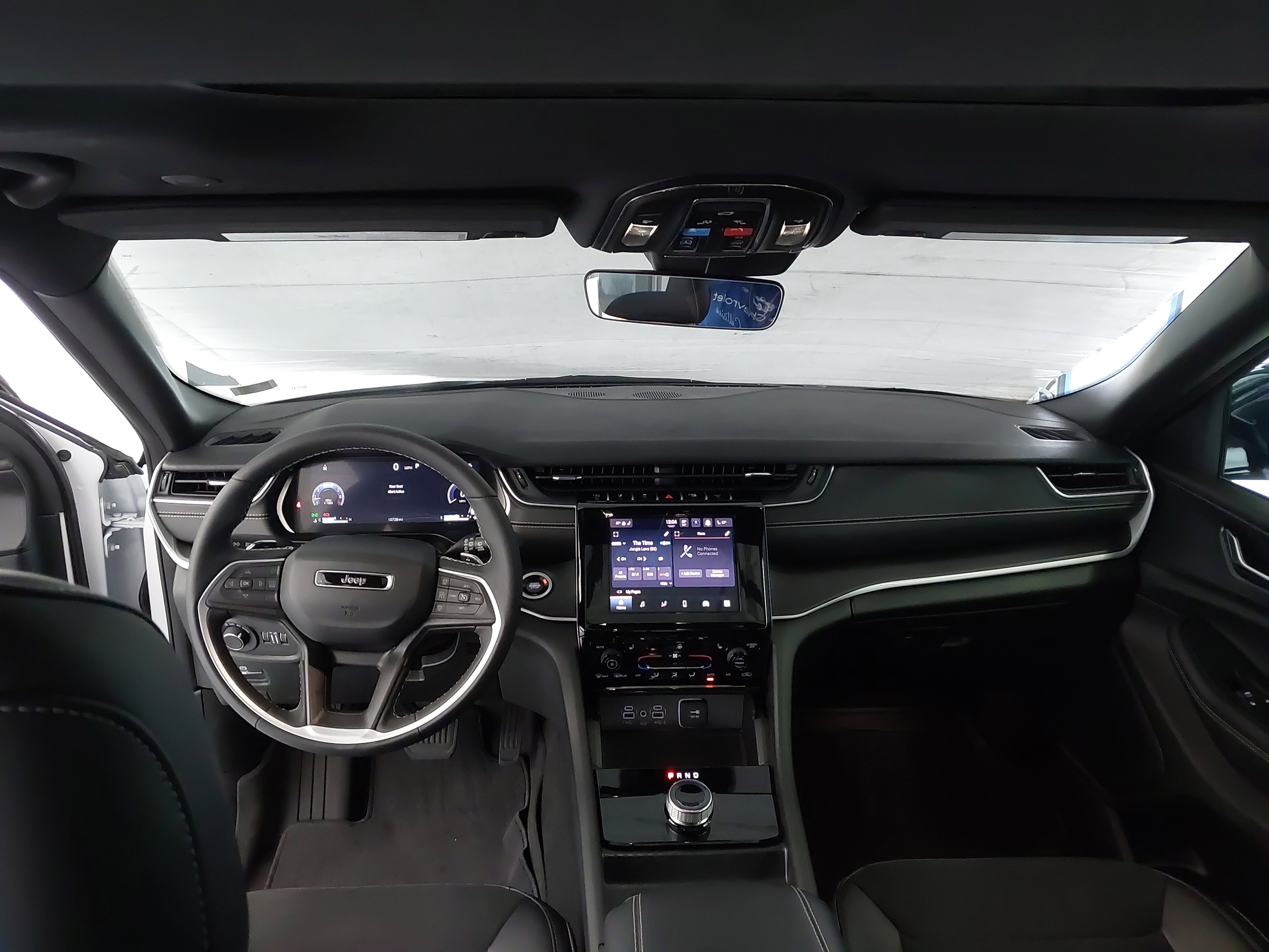 Used 2025 Jeep Grand Cherokee L Laredo image 5