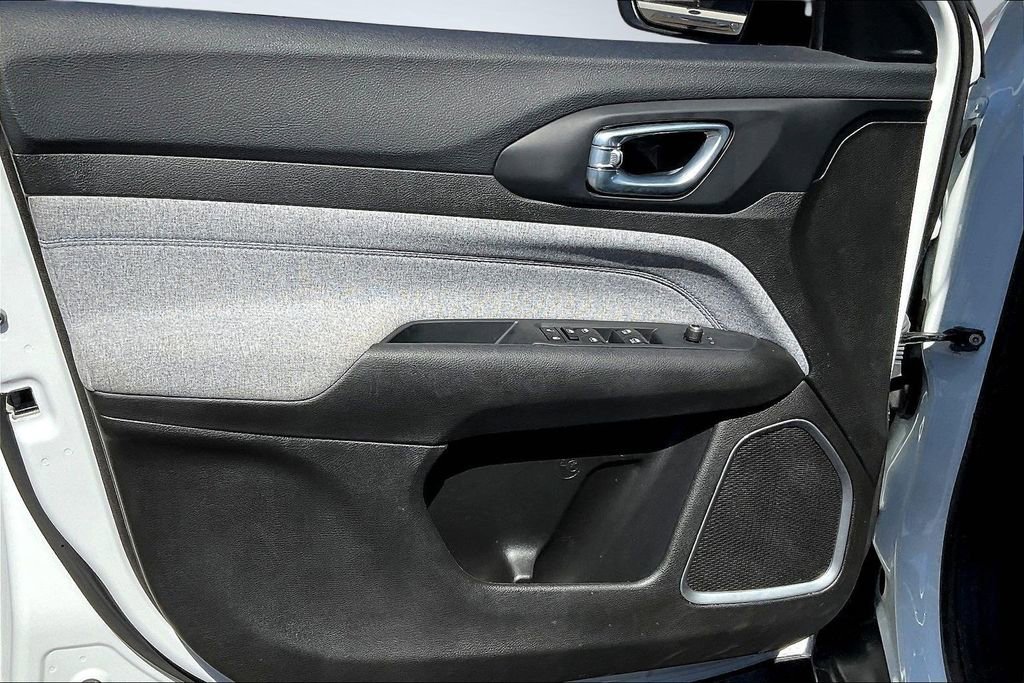 Used 2024 Jeep Compass Sport image 21