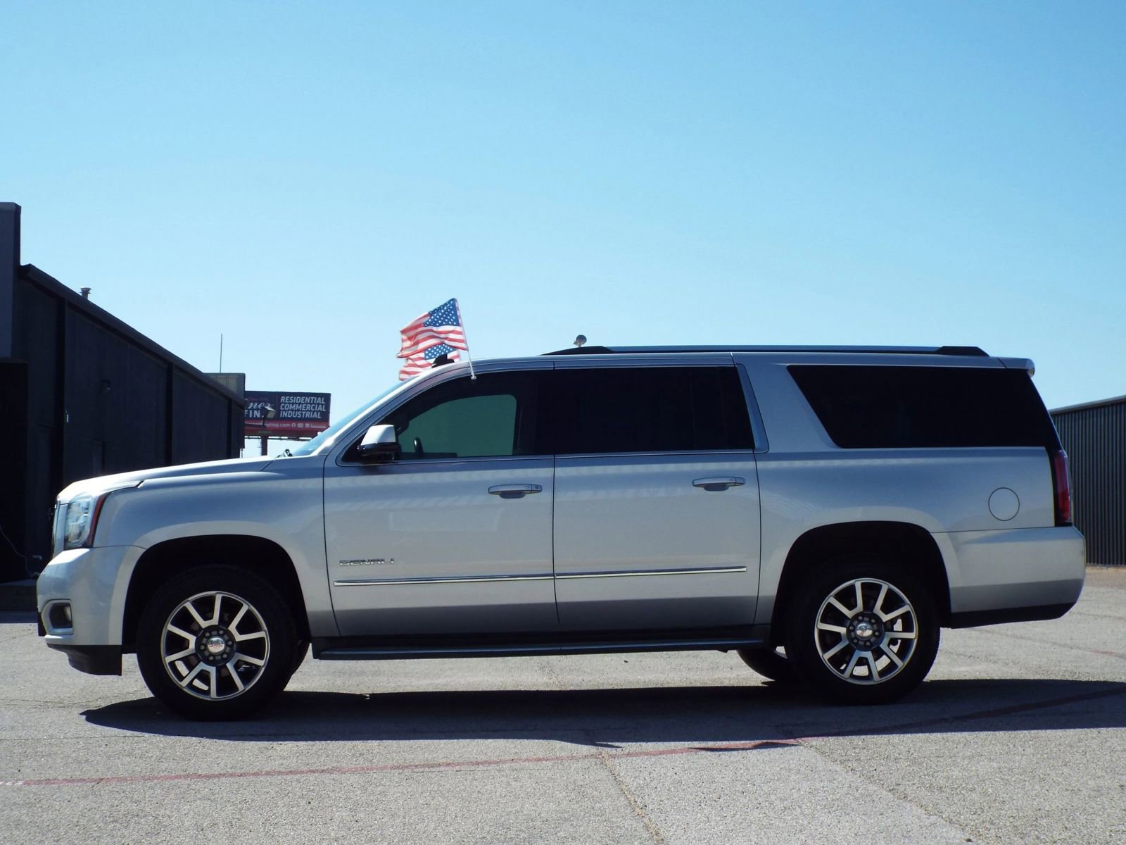 Used 2015 GMC Yukon XL Denali w/ Touring Package RWD image 5