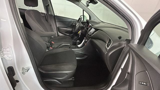 Used 2020 Chevrolet Trax LS w/ Tint and Cruise Package FWD image 30