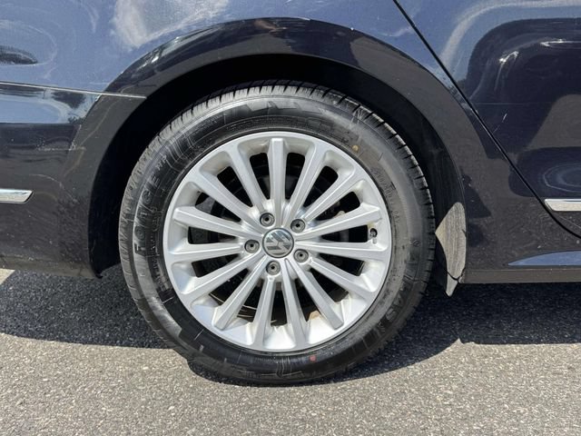 Used 2017 Volkswagen Passat 1.8T SE FWD image 11