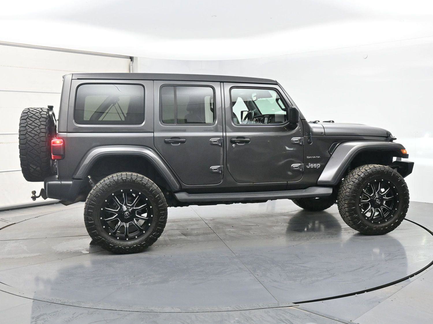 Used 2019 Jeep Wrangler Unlimited Sahara image 22