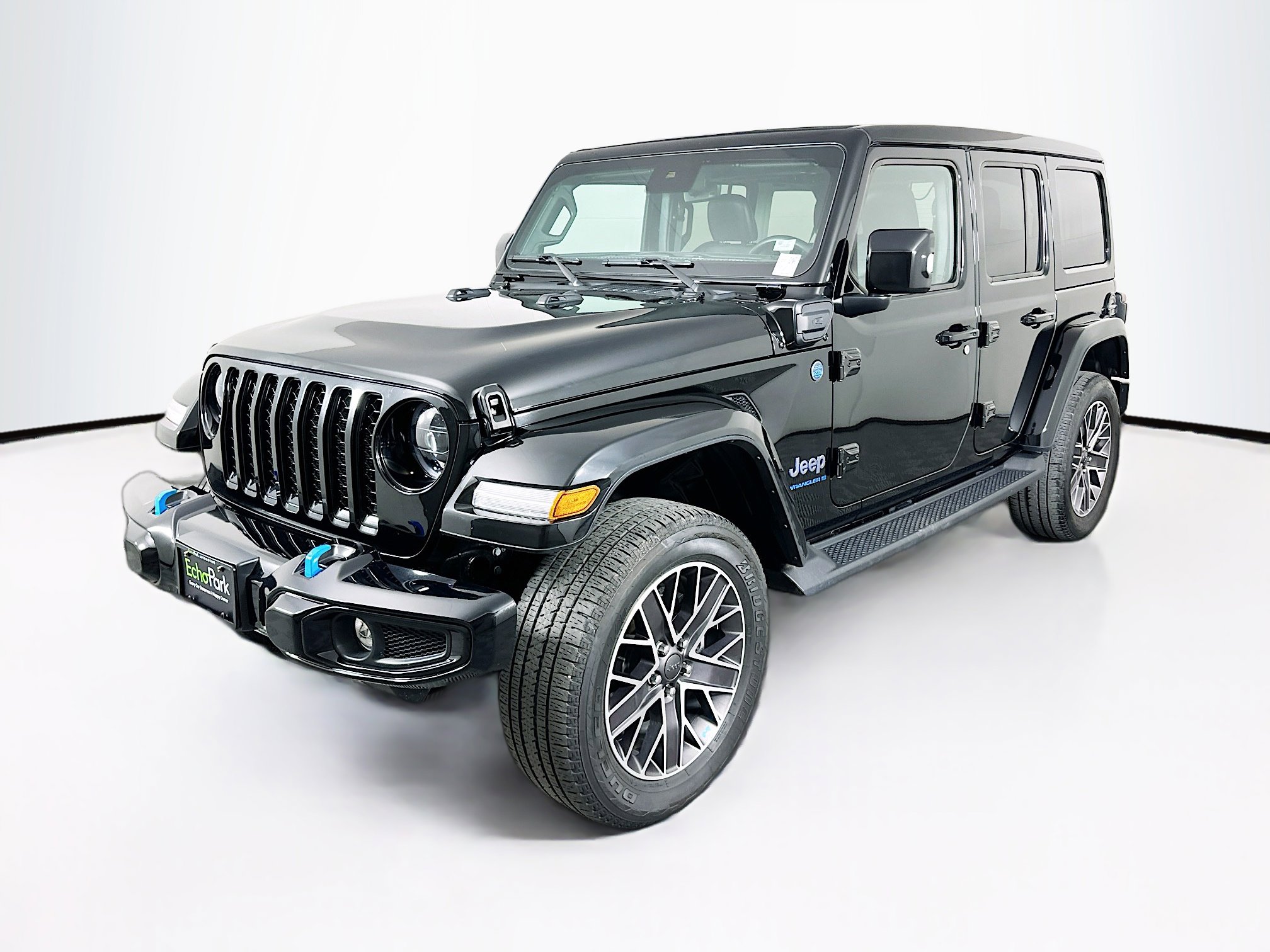 Used 2023 Jeep Wrangler Unlimited Sahara AWD/4WD image 3