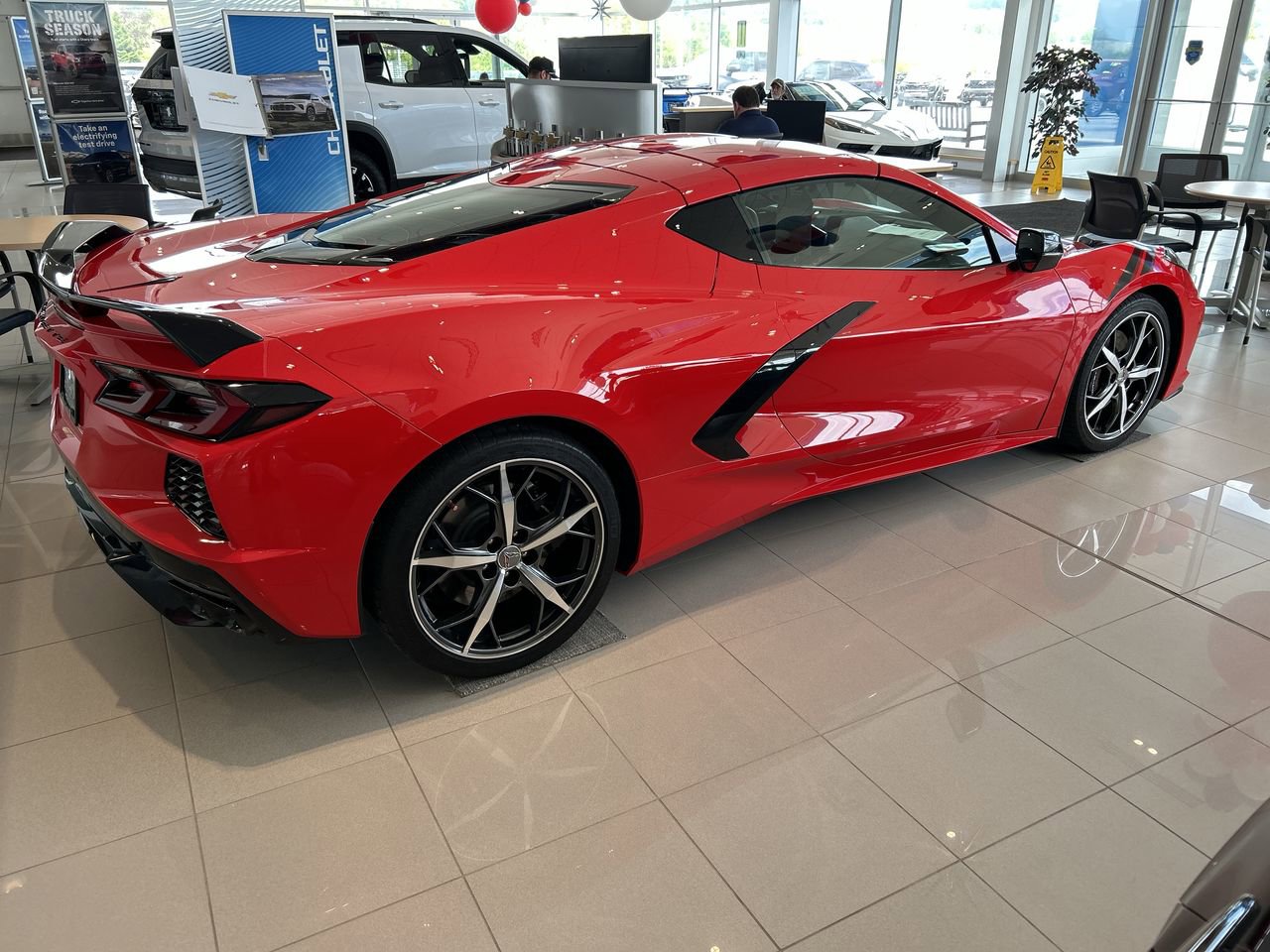 Used 2022 Chevrolet Corvette Stingray Preferred Cpe w/ Z51 Performance Package RWD image 5