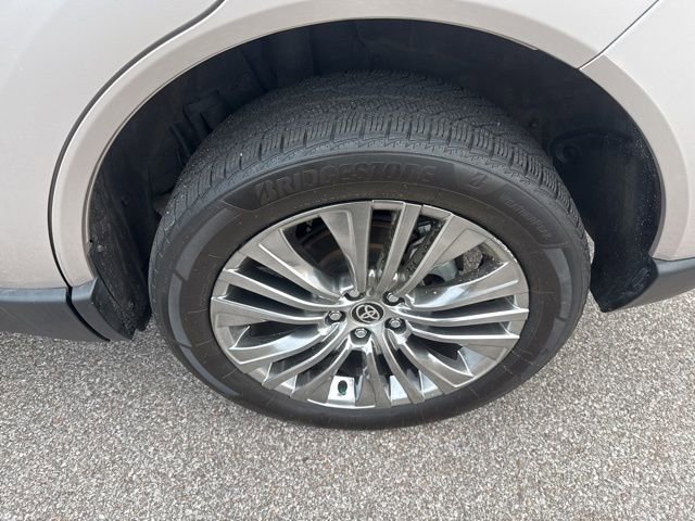 Used 2021 Toyota Venza XLE image 11