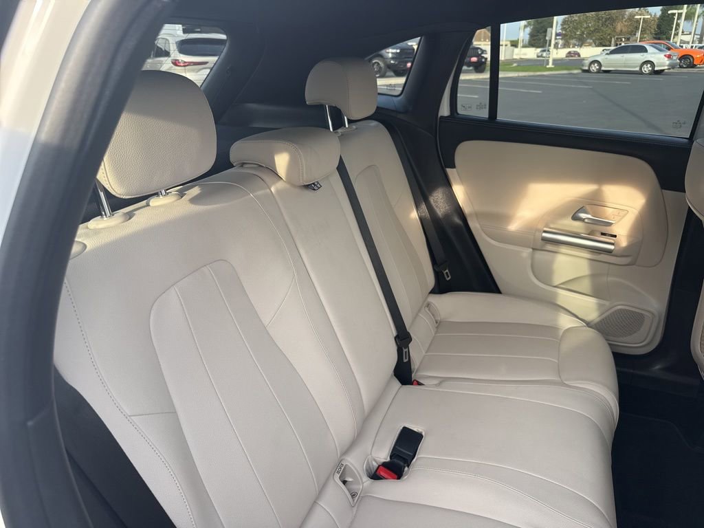 Used 2025 Mercedes-Benz GLA 250 4MATIC image 13