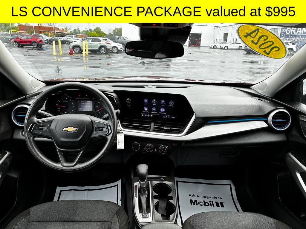 Used 2024 Chevrolet Trax LS w/ LS Convenience Package FWD image 3