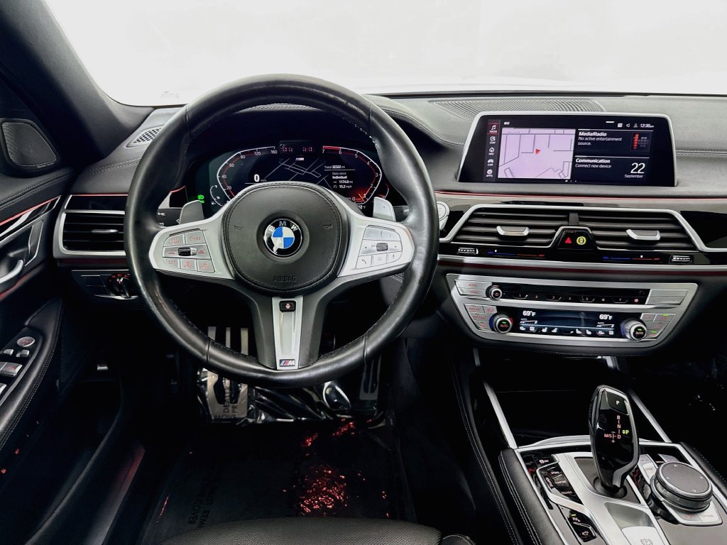 Used 2022 BMW 750i xDrive w/ M Sport Package AWD/4WD image 24