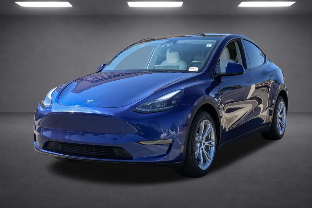 Used 2024 Tesla Model Y Long Range AWD/4WD image 8
