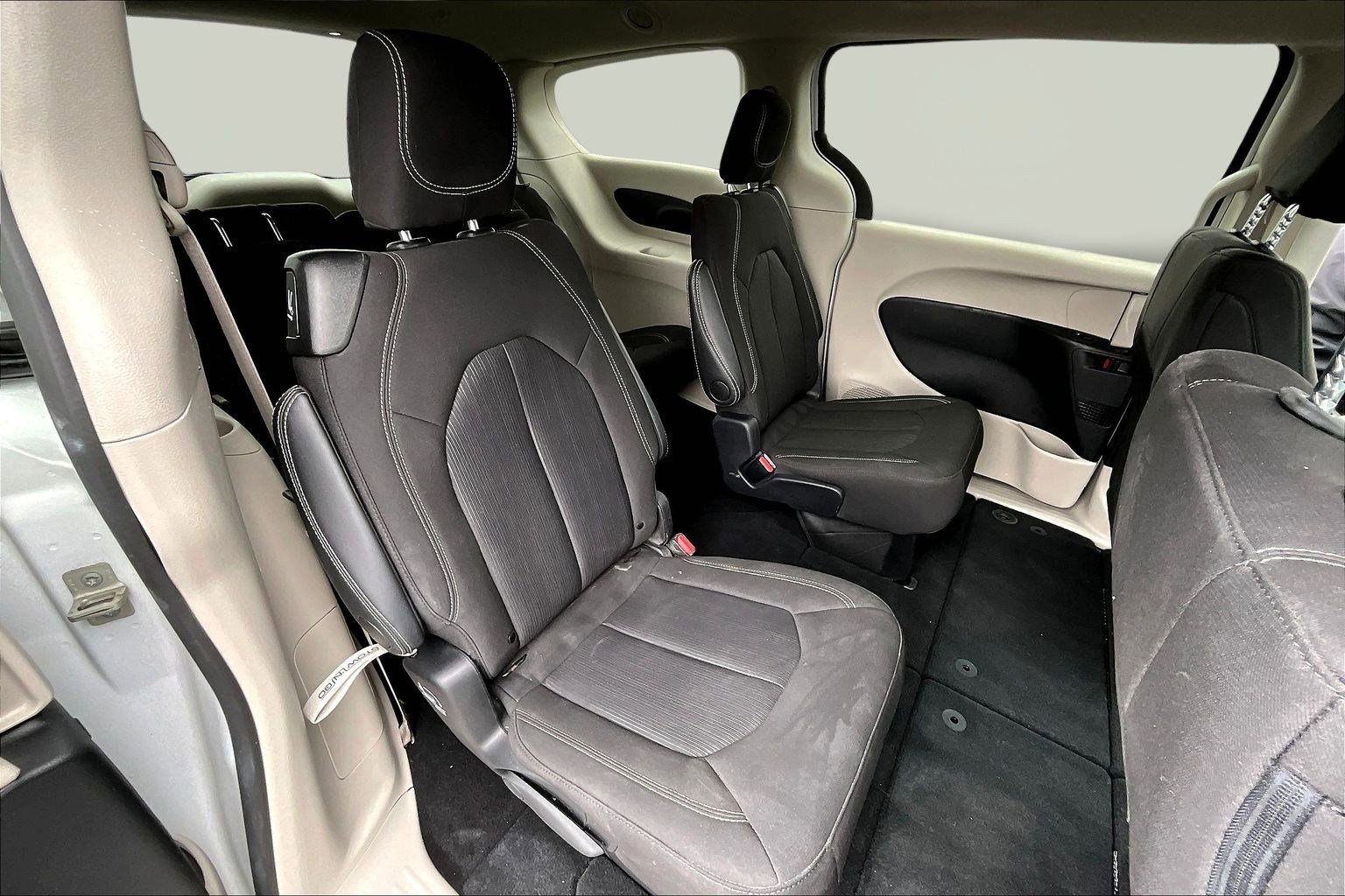 Used 2024 Chrysler Voyager LX image 25