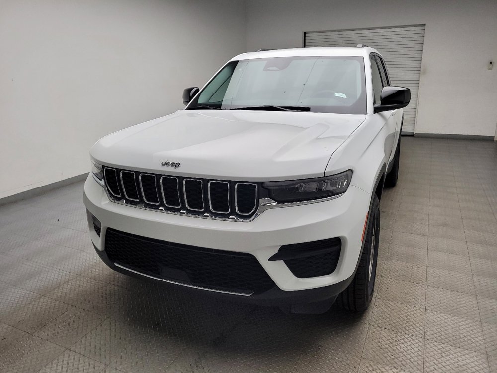 Used 2023 Jeep Grand Cherokee Laredo AWD/4WD image 15
