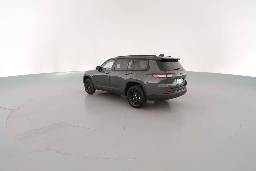 New 2025 Jeep Grand Cherokee L Laredo image 8