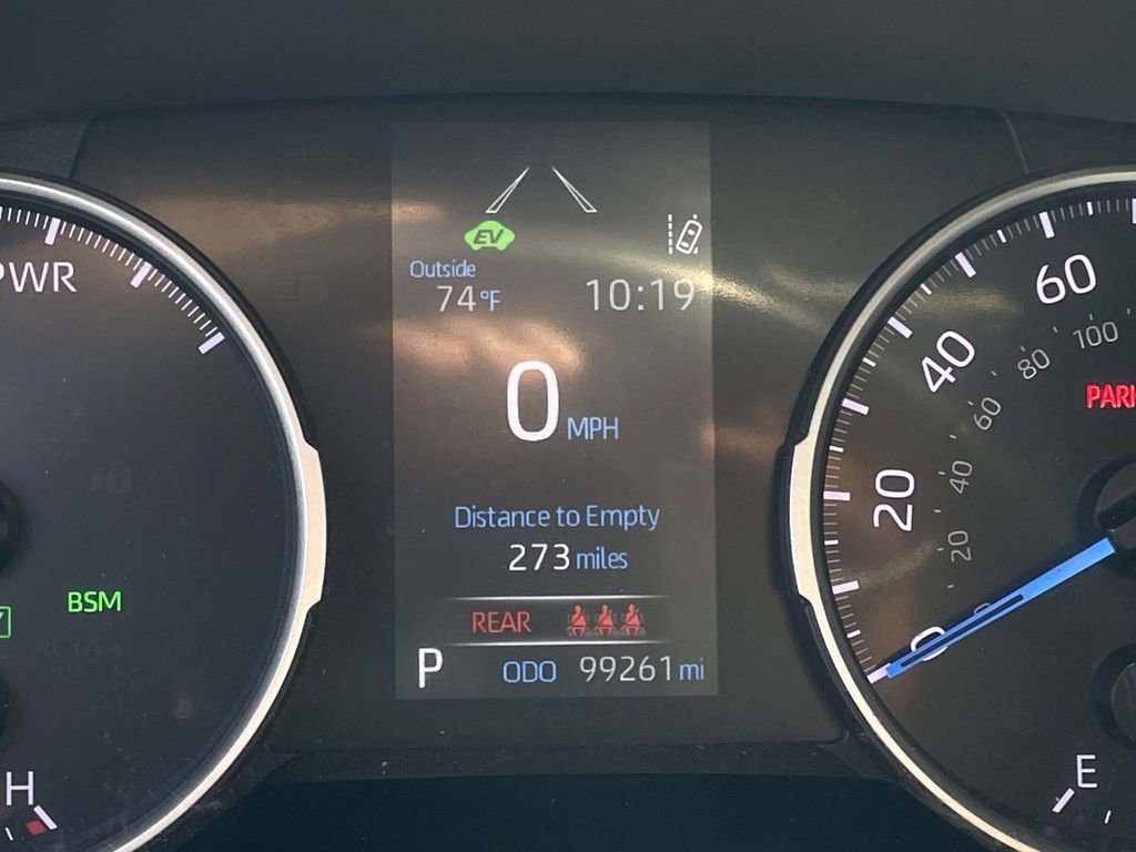 Used 2022 Toyota RAV4 SE image 14