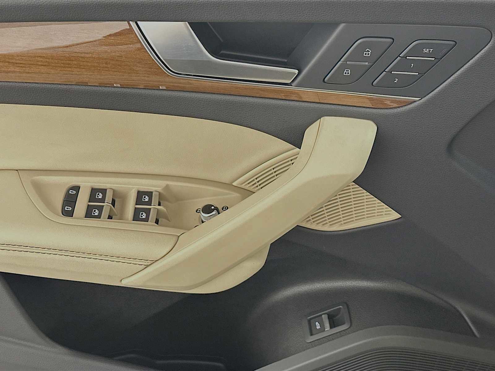 Certified 2025 Audi Q5 Premium Plus w/ Premium Plus Package image 17