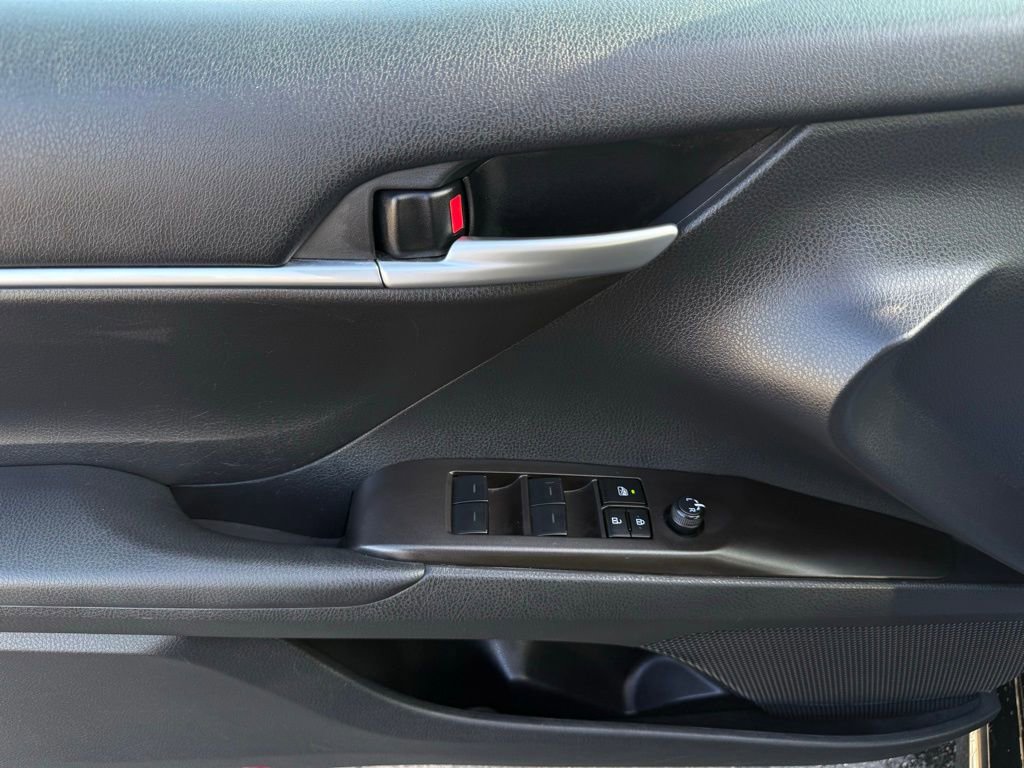 Used 2024 Toyota Camry SE image 19