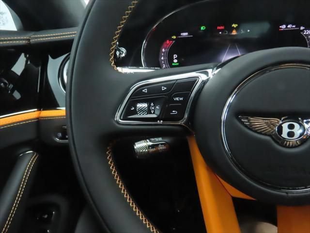Used 2025 Bentley Flying Spur Plug-In Hybrid AWD/4WD image 11