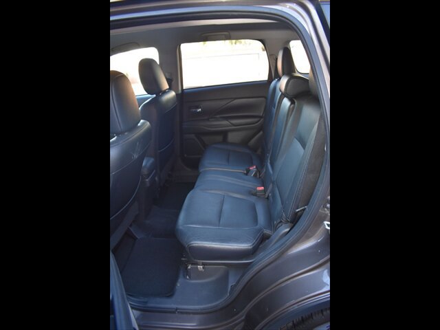 Used 2017 Mitsubishi Outlander SEL image 19