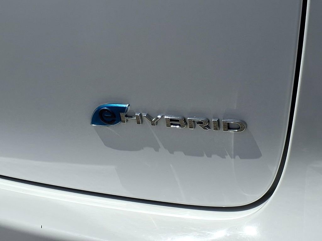 Used 2024 Chrysler Pacifica Limited FWD image 9