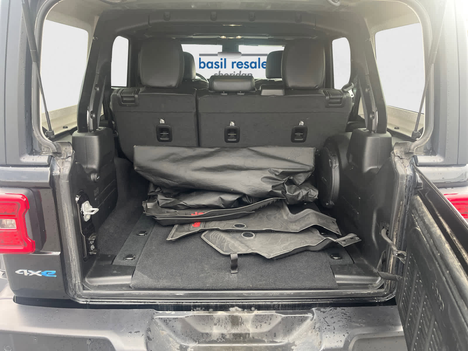 Used 2023 Jeep Wrangler Sahara w/ Cold Weather Group image 24