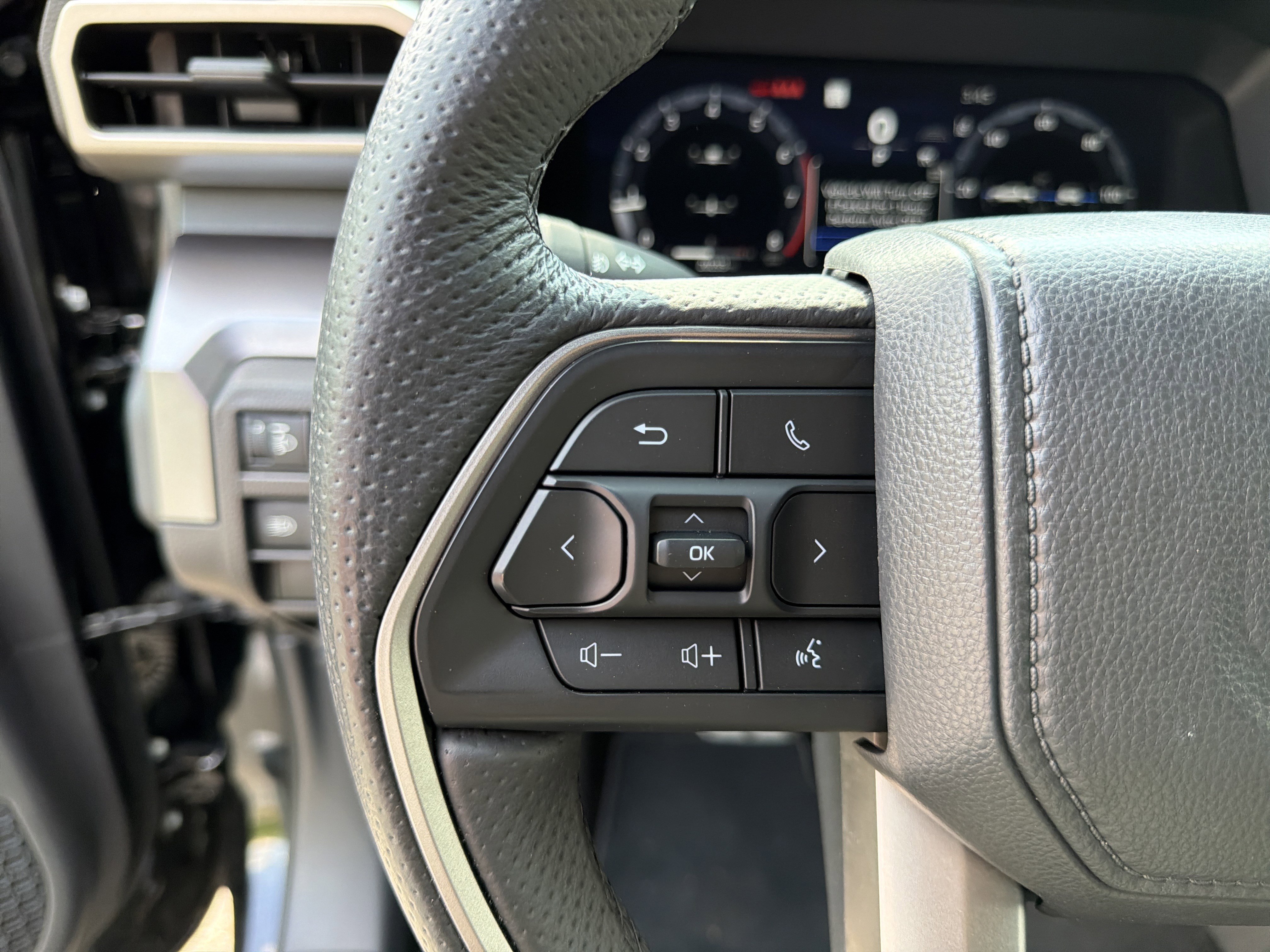Used 2025 Toyota Tacoma TRD Sport AWD/4WD image 24