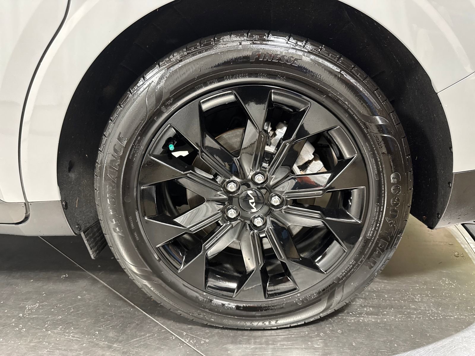 Used 2024 Kia Carnival SX Prestige image 18