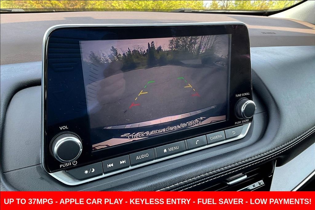 Used 2023 Nissan Rogue SV image 14