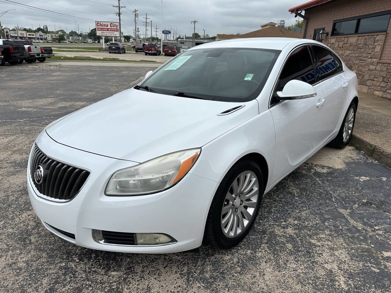 Used 2012 Buick Regal Leather FWD image 5