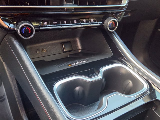 Used 2025 Chevrolet Traverse RS FWD image 23